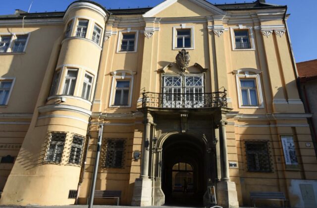 Začína sa obnova Župného domu, jedného z najkrajších historických objektov v Trenčíne – FOTO