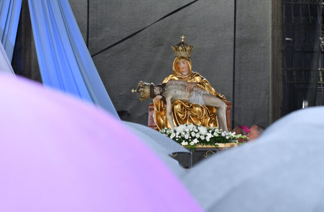 Vatikán schválil verejnú mariánsku úctu na hore Zvir&hellip;