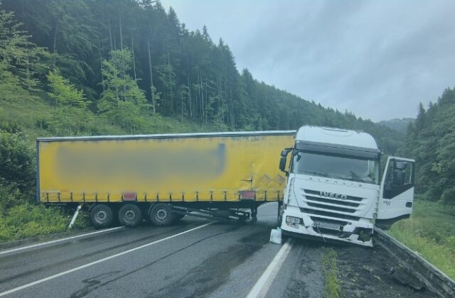 Horský priechod Donovaly je pre skrížený kamión uzavretý,&hellip;