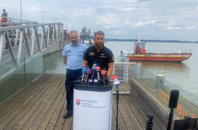 Hasiči dostali novú záchrannú loď, získajú aj osem miniponoriek so sonarmi – VIDEO