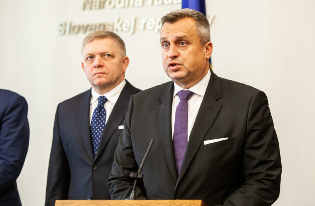 Danko vyzval Fica na rokovanie s USA o obrannej zmluve. Národniari chcú jej ukončenie, prípadne úpravu