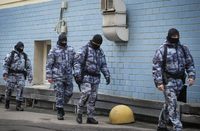 Novinárku v Rusku zavreli na 12 rokov preto, že pracovala pre Navaľného stranu predtým, ako ju označili za extrémistickú
