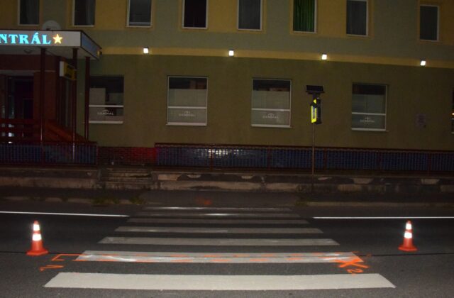 Pri dopravnej nehode vo Zvolene sa vážne zranil chodec, podľa vodiča mu náhle vbehol do cesty