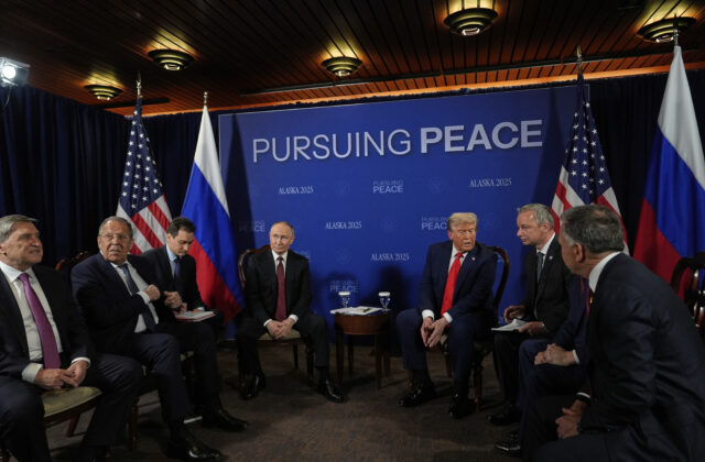 Trump zrušil plán hovoriť s Putinom na Aljaške osamote