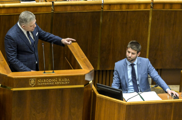 Progresívci by podľa prieskumu s náskokom porazili Smer-SD, Ficovi „kradne“ voličov hnutie Republika