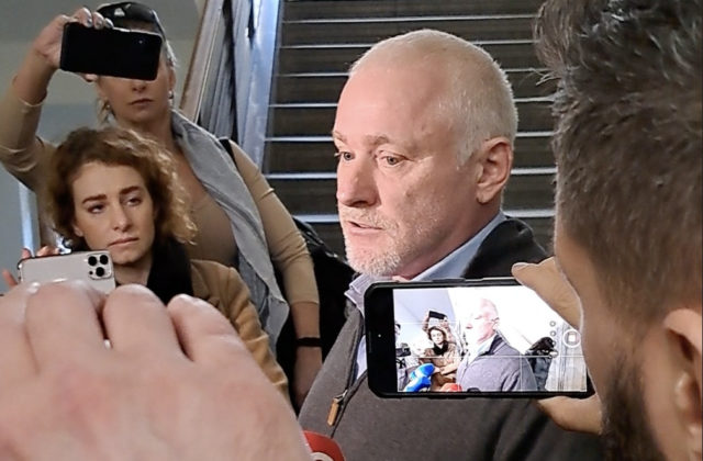 Bývalý inštruktor si zvyšok trestu za postrelenie študentky odpyká doma, rozhodnutie je právoplatné – VIDEO