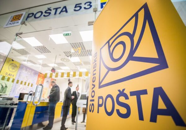 Slovenská pošta zavádza samoobslužné kiosky. Služby vybavíte rýchlejšie a bez pomoci pracovníka