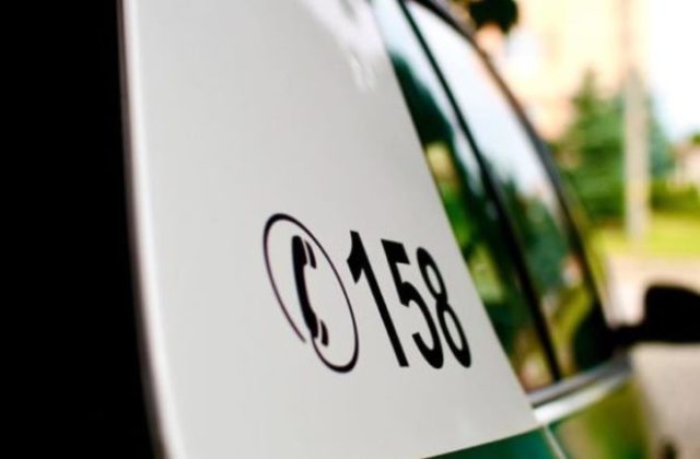 Pozorný taxikár v Skalici upozornil políciu na možný podvod, seniori o peniaze neprišli