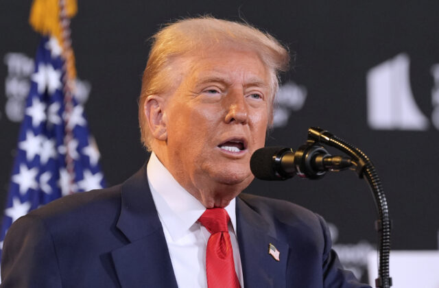 Ak Rusko nezastaví vojnu na Ukrajine, bude čeliť veľmi vážnym následkom, vyhlásil Trump