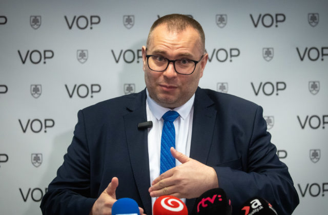 Dobrovodský podal návrh na Ústavný súd, novela o mimovládkach porušuje ústavu aj ľudské práva