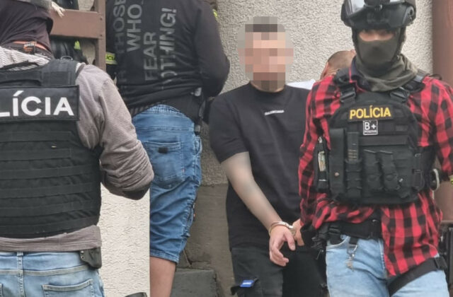 V Bratislave polícia zadržala šéfa zločineckej skupiny, na krku mal viacero európskych zatykačov
