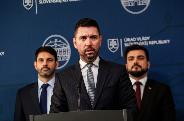 Takáč bráni Pavla Gašpara, v nehode išlo&hellip;