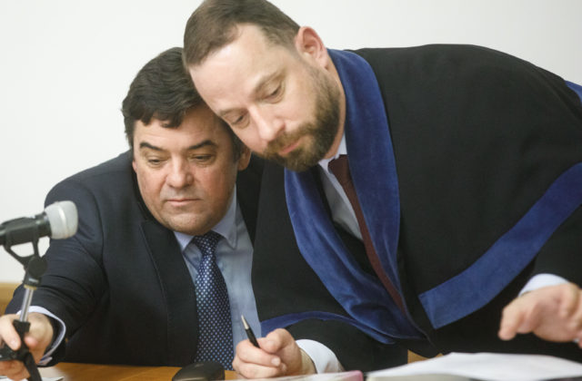 Obhajca Kočnera a Ruska kritizuje priebeh procesu v kauze zmeniek, Najvyšší súd stále nezložil senát