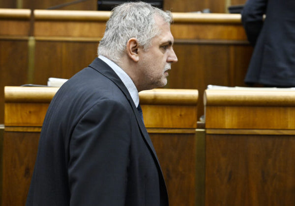 Ak bude mať SNS pred voľbami v prieskumoch pod päť percent, bude uvažovať o spájaní síl, vyhlásil Michelko