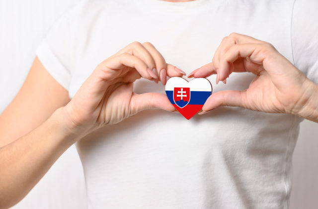 Česi sú šťastnejší než Slováci, hlavnou podmienkou je dostatok peňazí a dobré bývanie