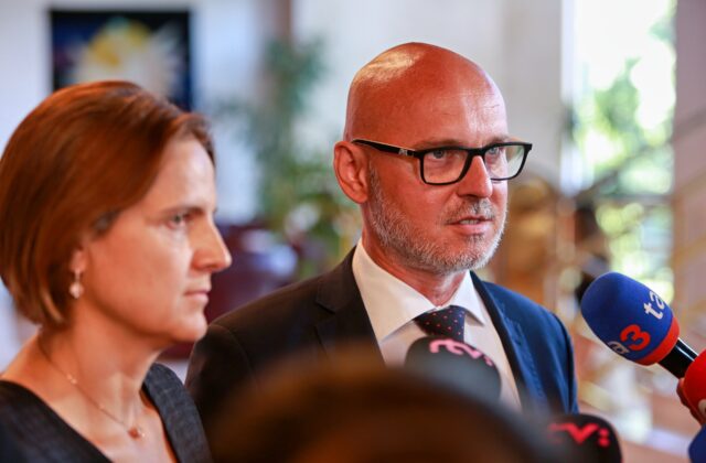 Vláda opäť odsúva odvolávanie ministrov, Gröhling hovorí o čistej arogancii moci – VIDEO