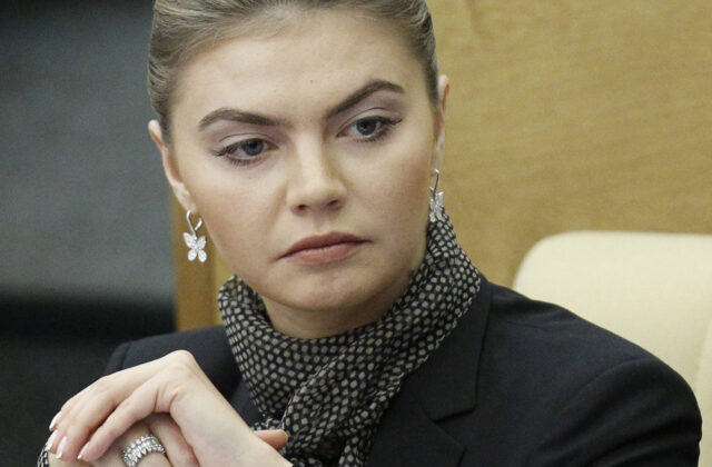 Uvádza Putin do spoločnosti „novú cárovnu“?