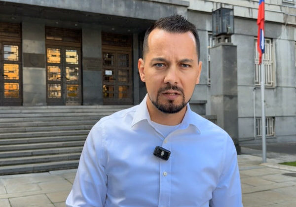 Šutaj Eštok by mal podľa Demokratov okamžite odstúpiť od zmluvy na hasičské autá, Šeliga hovorí o amaterizme ministra – VIDEO