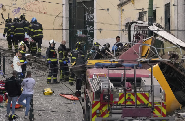 Počet obetí havárie lanovky v Lisabone stúpol. Sú medzi nimi aj Slováci? – FOTO