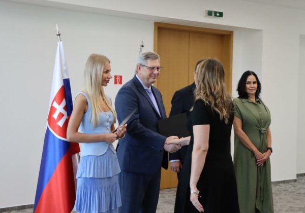 Minister spravodlivosti Susko vymenoval nových notárov – FOTO