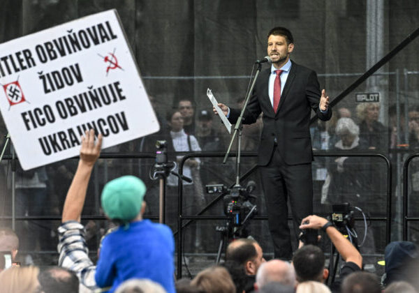 Šimečka kritizuje vládu za umlčiavanie opozície v parlamente, ľudí vyzval na ďalší protest – FOTO