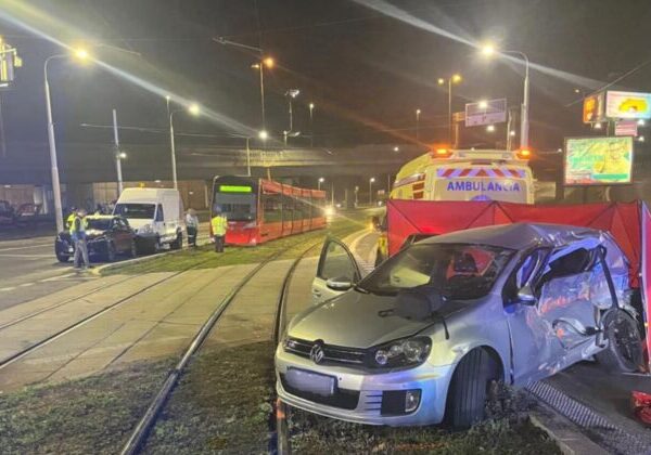 Vodič auta nedal prednosť električke, spolujazdkyňa zrážku neprežila