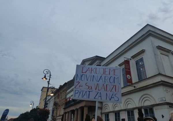Košice vypískali vládu, na proteste proti ožobračovaniu sa opäť zišli tisíce demonštrantov – VIDEO, FOTO