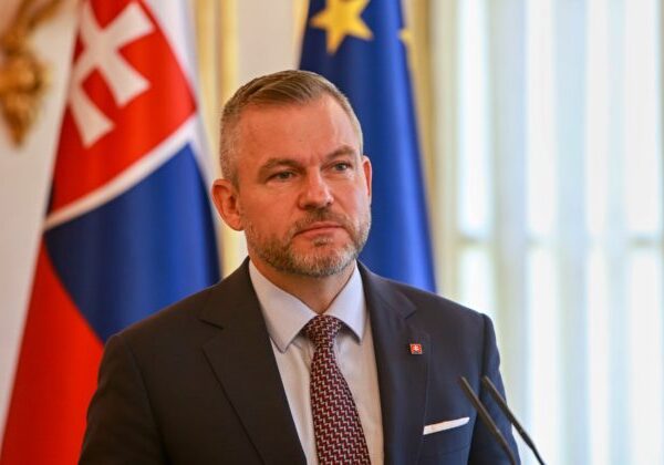 Pellegrini vymenoval nových generálov, do funkcie uviedol aj veliteľa Národných obranných síl – VIDEO