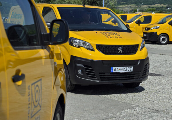 Útoky psov na kuriérov stúpajú, Slovenská pošta hrozí pozastavením doručovania zásielok