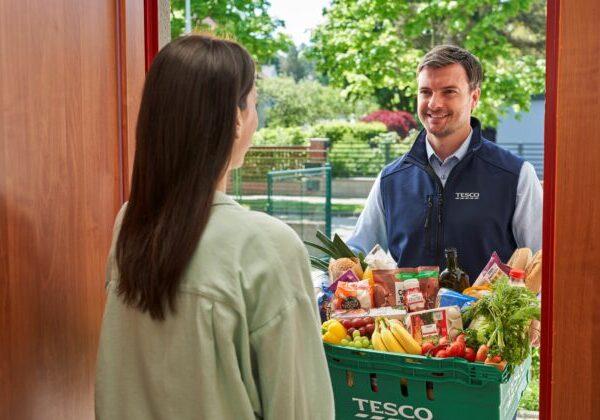 Už 80 % domácností si môže objednať potraviny domov: Tesco Online nákupy sú dostupné aj na Orave, Zemplíne a strednom Slovensku