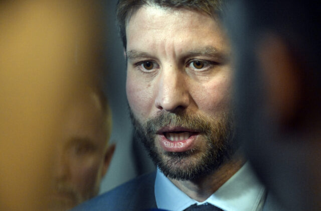 Šimečka pozýva na protesty po celom Slovensku. Chce, aby sa o konsolidácii verejne diskutovalo