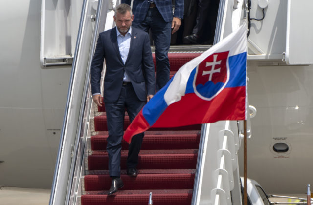 Prípad letu Pellegriniho počas predvolebnej kampane uzavreli pokutou, sankcionovali aj progresívcov