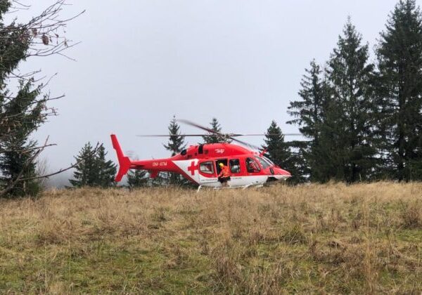 Prvá záchranná akcia s vrtuľníkom sa uskutočnila pred 60 rokmi, rýchly prevoz zachránil horolezkyni život – FOTO