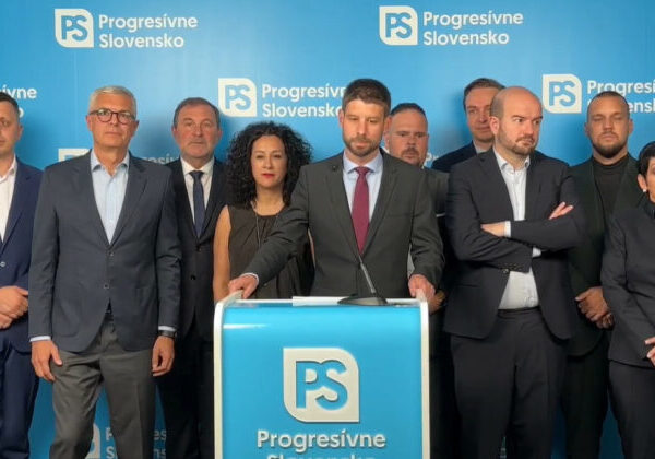 Ficova úchylná obsesia mojou rodinou je za všetkými čiarami, tvrdí Šimečka – VIDEO