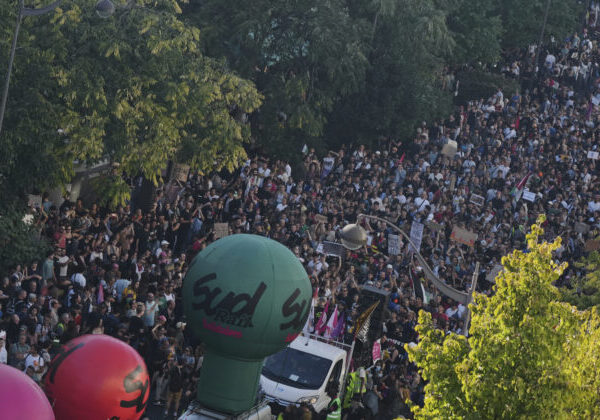 Proti úsporným opatreniam po celom Francúzsku protestovali státisíce ľudí