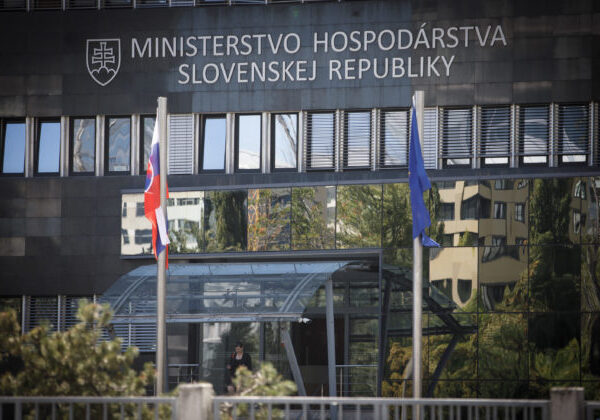 Utajovanie obchodu so zbraňami zo strany rezortu hospodárstva je neprípustné, tvrdí Amnesty International Slovensko
