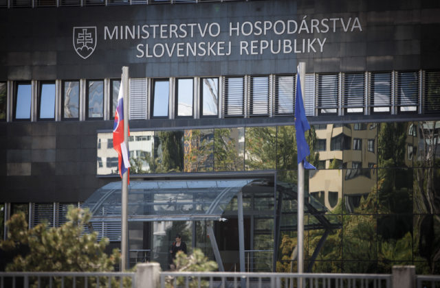 Utajovanie obchodu so zbraňami zo strany rezortu hospodárstva je neprípustné, tvrdí Amnesty International Slovensko