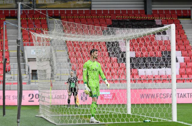 Exslovanisti s vydarenými debutmi v základnej zostave. Strelec s gólom, Greif s čistým kontom