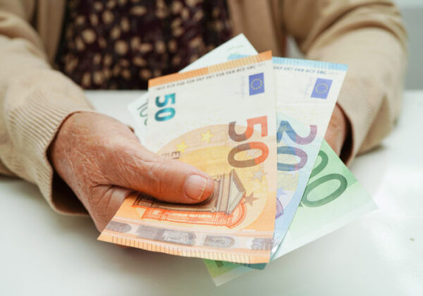 Seniorka chcela pomôcť dcére, prišla o takmer 1 700 eur