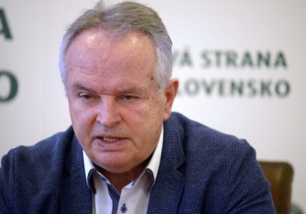 Blanár zatiaľ nepotvrdil veľvyslanectvo pre Radačovského, politické nominácie sú však vraj bežné