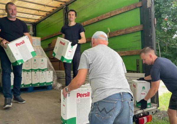 Spoločnosť Henkel Slovensko venovala pracie a čistiace prostriedky materským školám na Ukrajine