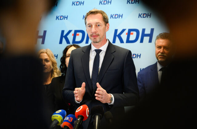 Kresťanskí demokrati vyzývajú prezidenta, aby podal podnet na disciplinárne konanie voči riaditeľovi SIS Gašparovi