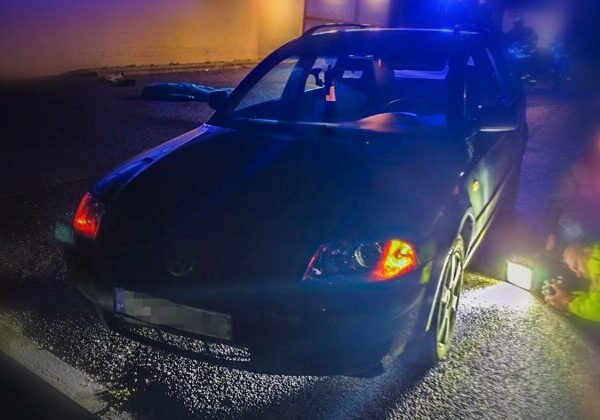 Tragická nehoda v okrese Gelnica. Vodič zachytil autom chodca, ťahal ho zakliesneného do obce – FOTO