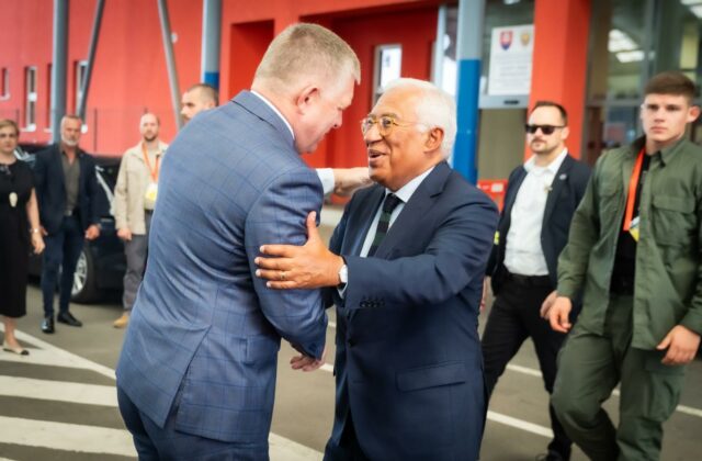 Fico sa na hraničnom priechode s Ukrajinou stretol s predsedom Európskej rady Costom – FOTO