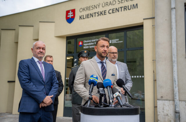 Senica má nové klientske centrum Okresného úradu, otvorilo ho ministerstvo Šutaja Eštoka – VIDEO, FOTO