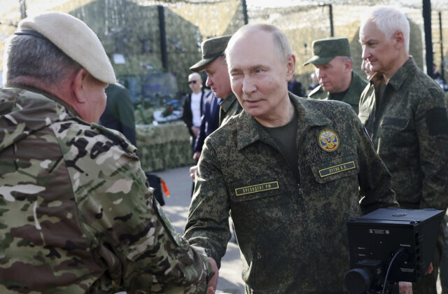 Putin: Na cvičení Západ pri hraniciach NATO sa zúčastňuje 100-tisíc vojakov