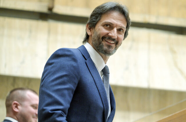 Kaliňák priznal, že dve percentá HDP na obranu zrejme nepôjdu, dôležitejšia je konsolidácia