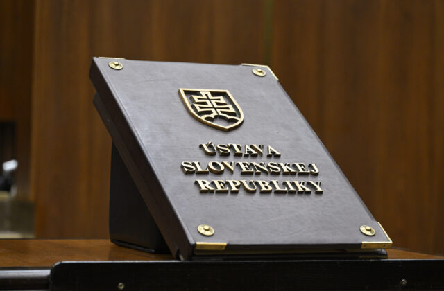 Benátska komisia odobrila novelu slovenskej ústavy, upozornila však na vágne formulácie