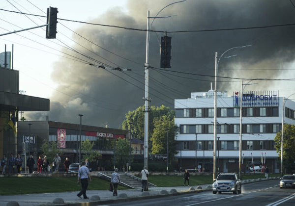 Rusko zaútočilo na vládnu budovu v Kyjeve, z miesta stúpa hustý dym. Vyhlásili celoštátnu leteckú pohotovosť