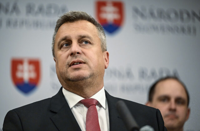 Pellegrini má podľa Danka zarábať menej než Fico, navrhuje výrazné zníženie prezidentovho platu